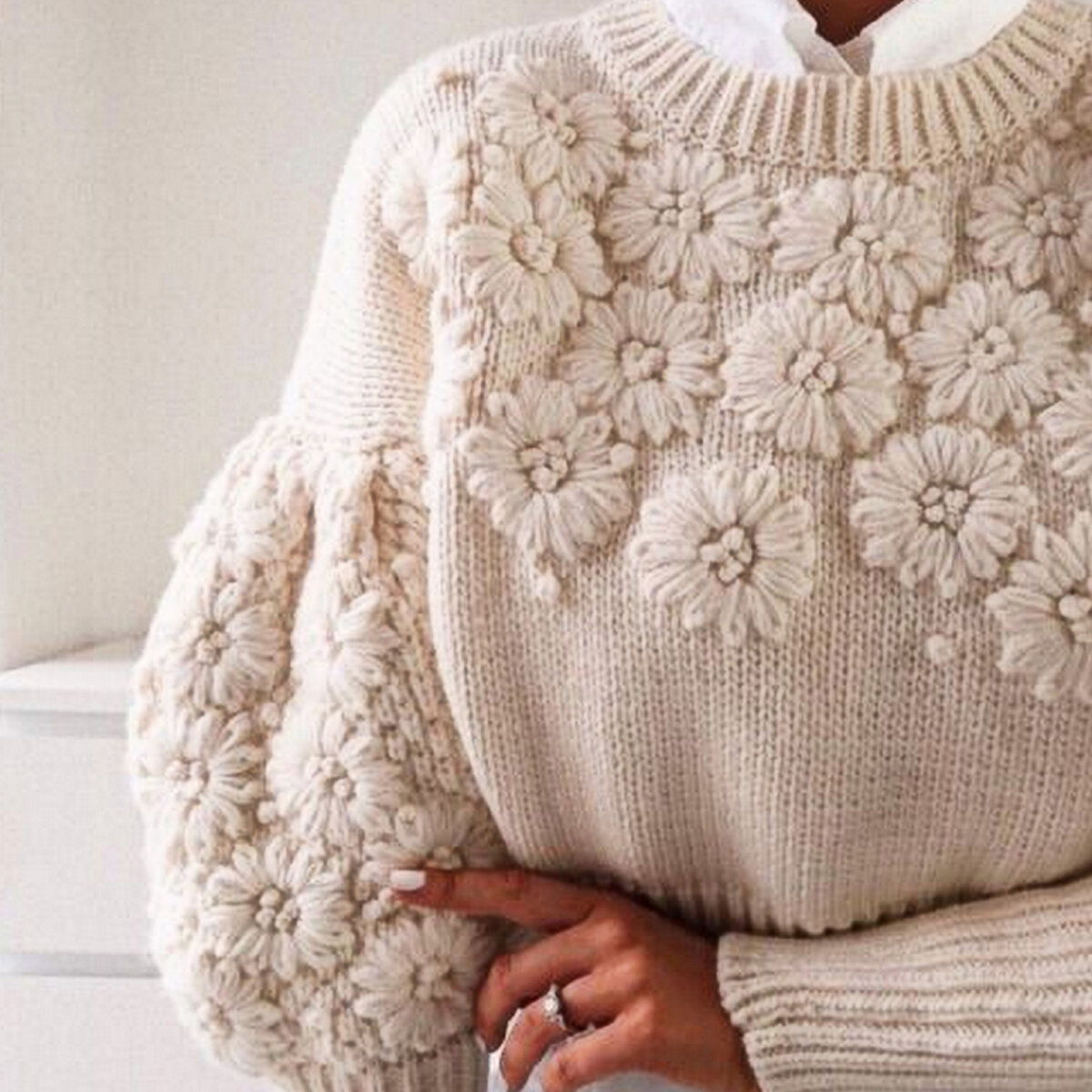 Как украсить свитер, который давно вышел из моды или просто надоел? Легко!