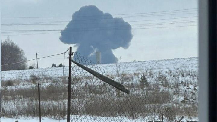 Главной новостью минувшего дня, бесспорно, стало крушение самолета Ил-76 под Белгородом, перевозившего украинских военнопленных.-2
