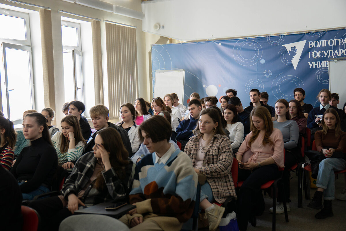 В Волгоградском государственном университете провели «Урок бизнеса со Сбером» на тему «Быть предпринимателем – это карьера».-2