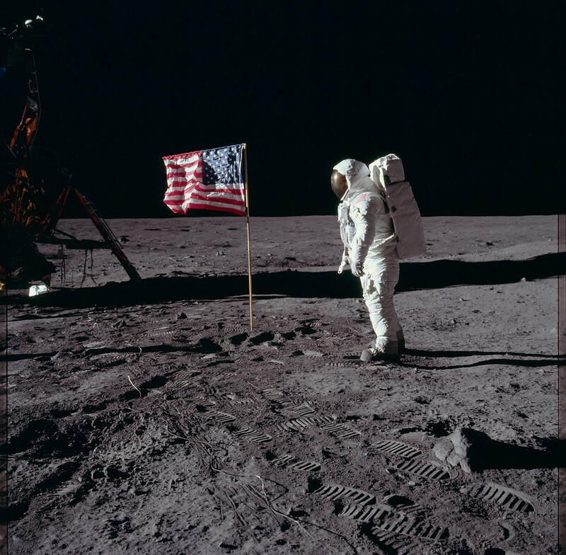 Олдрин у флага США на Луне. Триумф покорения космоса!