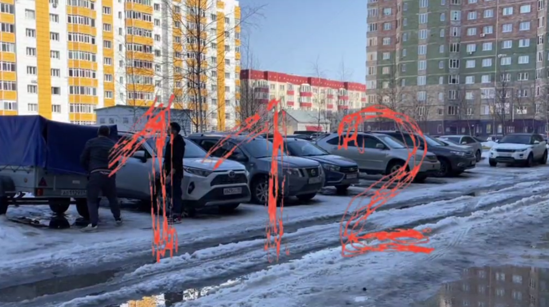 In Surgut, the shocking murder of 44-year-old businessman Arsenali Daudov took place right at the entrance of his house in front of his wife and small child.