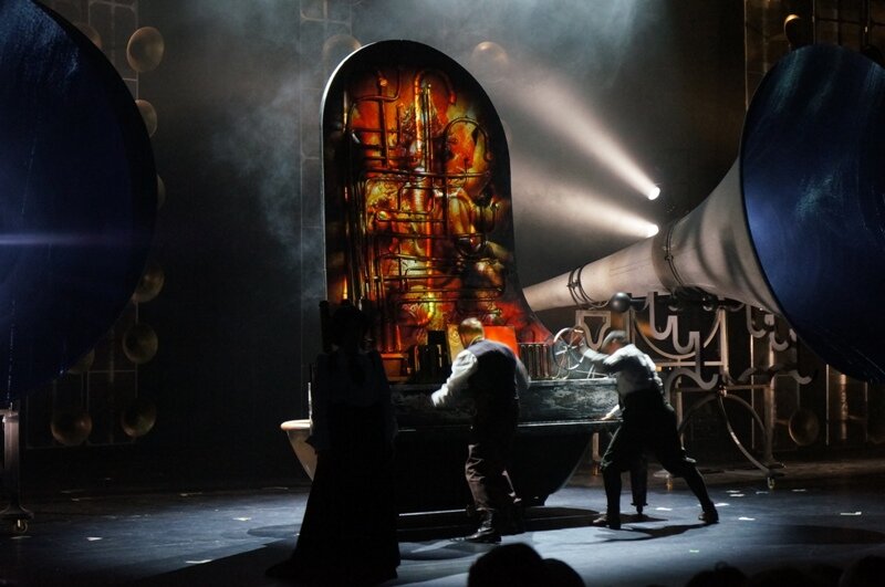 В театре Сатиры - первая премьера 2024 года. Виктор Крамер представил своего "Пигмалиона". Современное прочтение романа Бернарда Шоу.-2-2