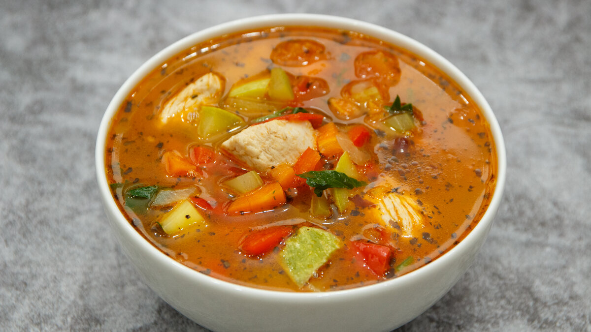 Такой суп вы точно ещё не ели! Яркий, красивый и вкусный! А какой он сытный и ароматный, ммм... К тому же суп с индейкой и овощами можно приготовить не только дома, но и на природе.