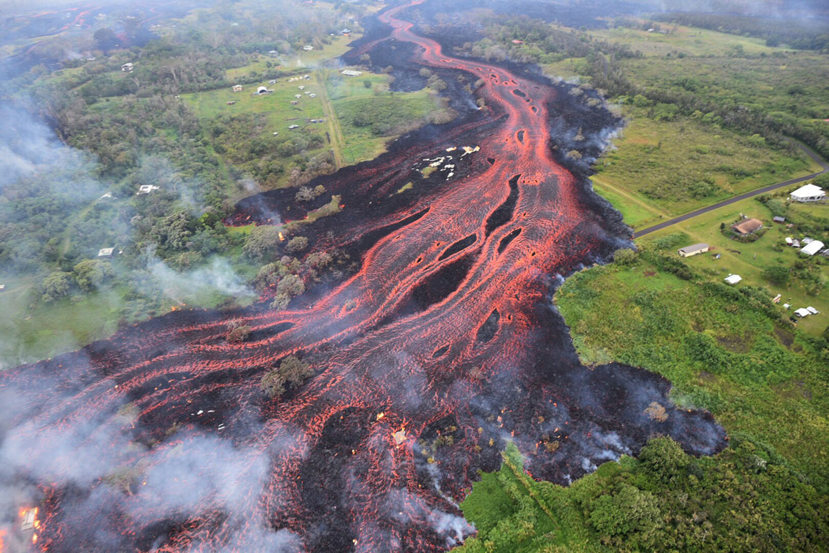 Гавайи горят синим пламенем: извержение вулкана Килауэа