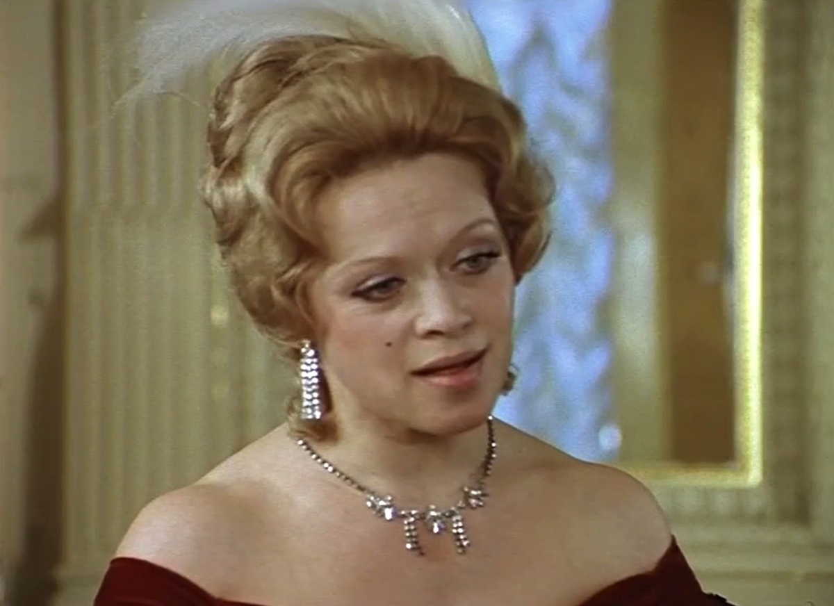 Кадр из кинофильма "Соломенная шляпка", 1974 г., режиссер и сценарист Леонид Квинихидзе, композитор Исаак Шварц (скриншот) 