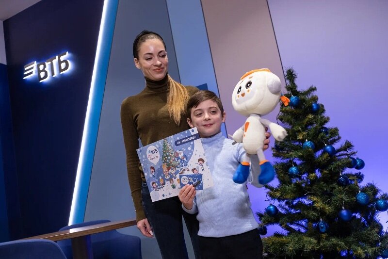 ВТБ собрал и передал Деду Морозу более 2,5 тысяч писем с достижениями маленьких жителей России.-2